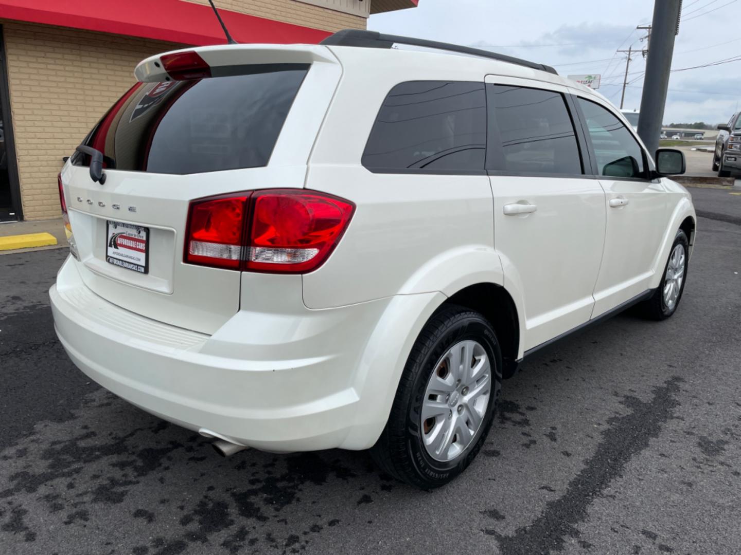 2015 White Dodge Journey (3C4PDCAB5FT) with an 4-Cyl, 2.4 Liter engine, Automatic, 4-Spd w/AutoStick transmission, located at 8008 Warden Rd, Sherwood, AR, 72120, (501) 801-6100, 34.830078, -92.186684 - Photo#7